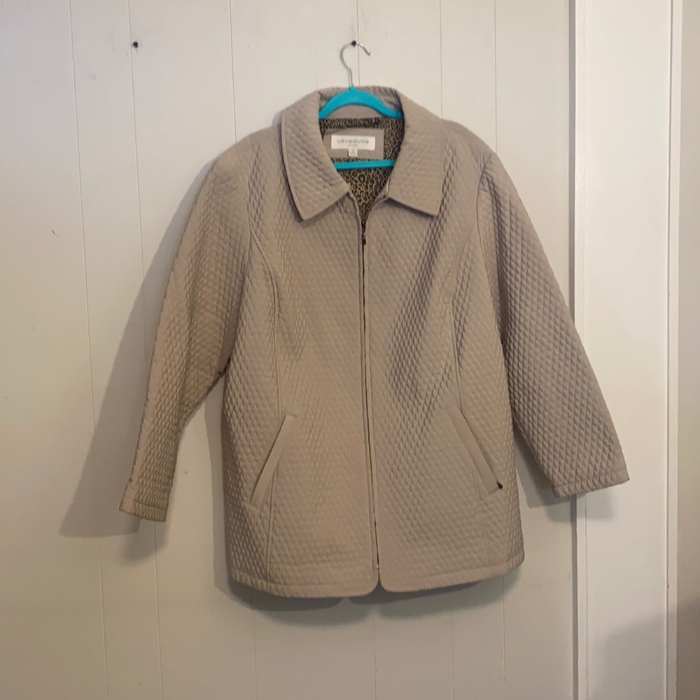 NWOT Liz Claiborne quilted coat size  3X. New. Fully lined zippered pockets